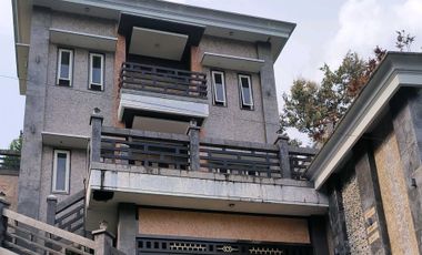 Villa Lubanyu Pecaluk Prigen,Pandaan