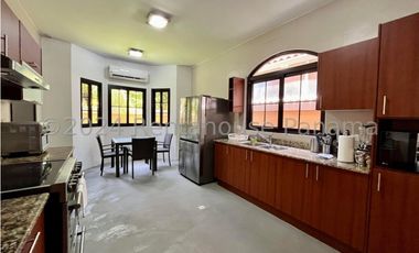 Casa en Venta en Costa Sur YMW