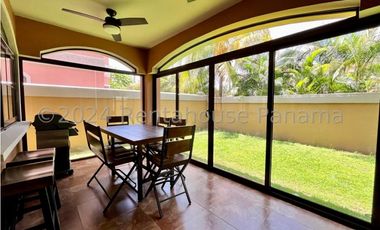 Casa en Venta en Costa Sur YMW