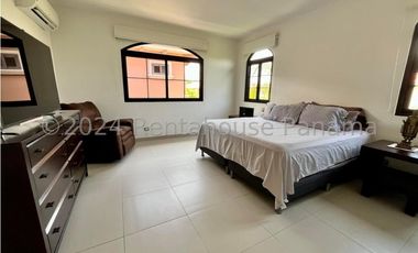 Casa en Venta en Costa Sur YMW