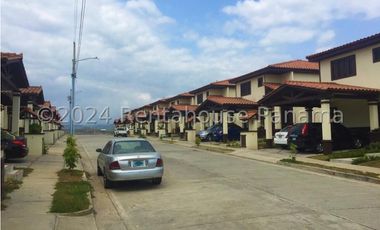 Casa en Venta en Las Cumbres YMW