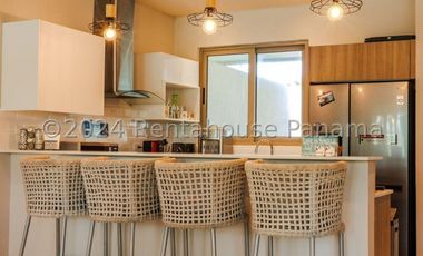 Casa en Venta en Playa Escondida en Colón YMW