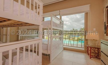 Casa en Venta en Playa Escondida en Colón YMW