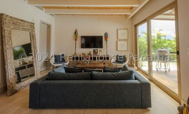 Casa en Venta en Playa Escondida en Colón YMW