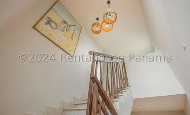 Casa en Venta en Playa Escondida en Colón YMW