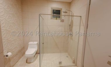 Casa en Venta en Playa Escondida en Colón YMW