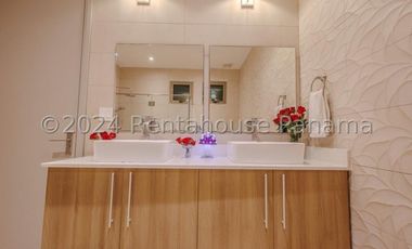 Casa en Venta en Playa Escondida en Colón YMW