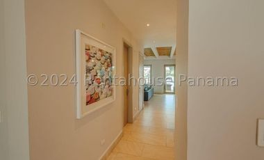 Casa en Venta en Playa Escondida en Colón YMW