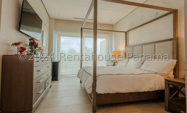 Casa en Venta en Playa Escondida en Colón YMW