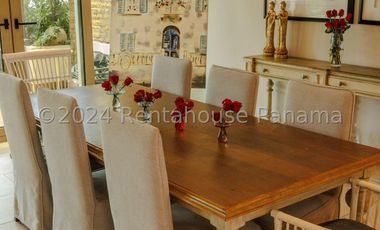 Casa en Venta en Playa Escondida en Colón YMW