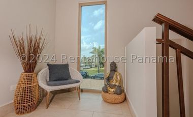 Casa en Venta en Playa Escondida en Colón YMW