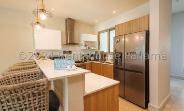 Casa en Venta en Playa Escondida en Colón YMW