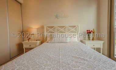 Casa en Venta en Playa Escondida en Colón YMW