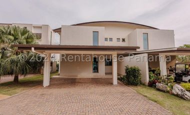 Casa en Venta en Playa Escondida en Colón YMW