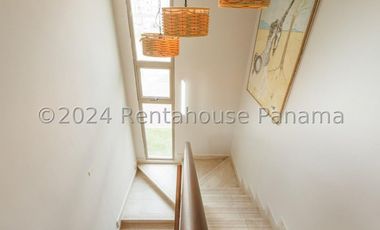Casa en Venta en Playa Escondida en Colón YMW