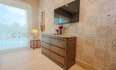 Casa en Venta en Playa Escondida en Colón YMW