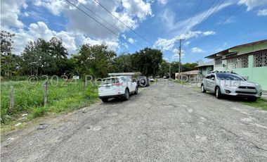 Terreno en Venta en Parque Lefevre YMW