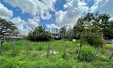 Terreno en Venta en Parque Lefevre YMW