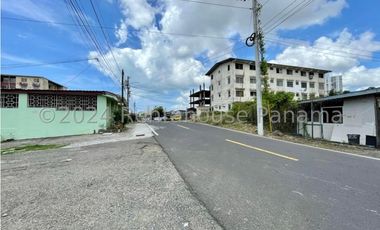 Terreno en Venta en Parque Lefevre YMW