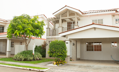 VENTA CASA RESERVAS DE VERSALLES