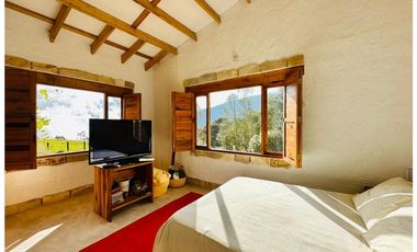 CALERA/ FRAILEJONAL - VENTA!! 4 hbs, 4 bñs,  272.65 mts