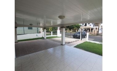 SE ALQUILA CASA EN CHITRÉ