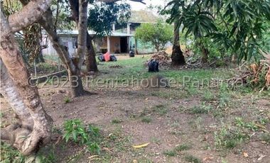 SE VENDE CASA EN LAS CRUCES