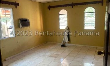 SE VENDE CASA EN LAS CRUCES