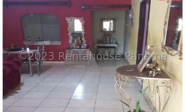 SE VENDE CASA EN LAS CRUCES
