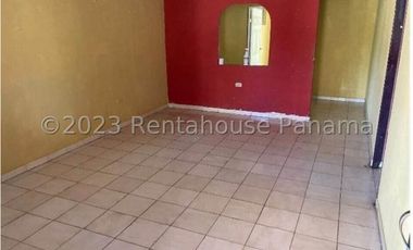 SE VENDE CASA EN LAS CRUCES