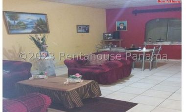 SE VENDE CASA EN LAS CRUCES