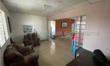 SE VENDE CASA EN LA VILLA DE LOS SANTOS