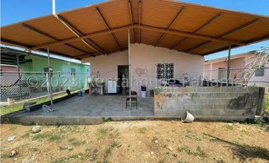 SE VENDE CASA EN LA VILLA DE LOS SANTOS