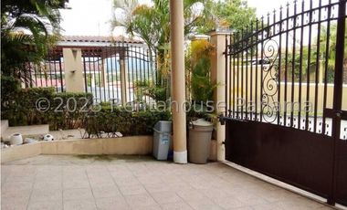 Alquiler de Casa en Brisas del Golf 24-4784