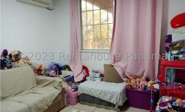 Alquiler de Casa en Brisas del Golf 24-4784