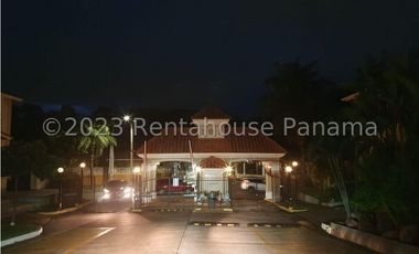 Alquiler de Casa en Brisas del Golf 24-4462