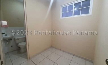 Alquiler de Casa en Brisas del Golf 24-4462