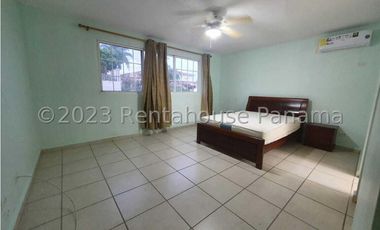 Alquiler de Casa en Brisas del Golf 24-4462