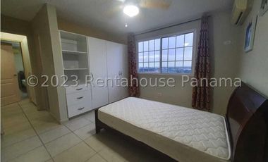 Alquiler de Casa en Brisas del Golf 24-4462