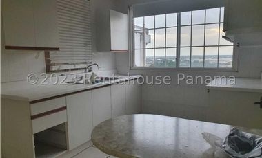 Alquiler de Casa en Brisas del Golf 24-4462