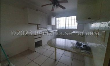 Alquiler de Casa en Brisas del Golf 24-4462