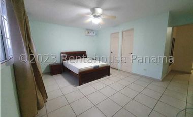 Alquiler de Casa en Brisas del Golf 24-4462