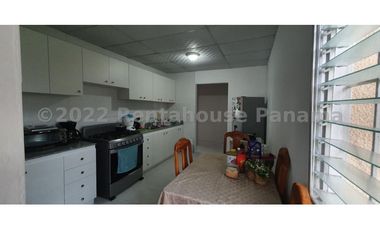 Venta de Casa en Brisas del Golf 23-3200