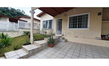 Venta de Casa en Brisas del Golf 23-3200
