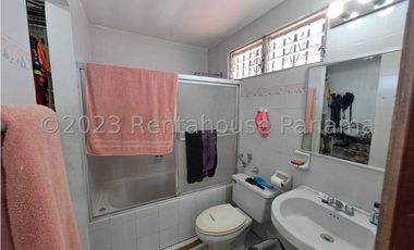 Venta de Casa en Altos de Panama  24-43