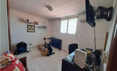 Venta de Casa en Altos de Panama  24-43