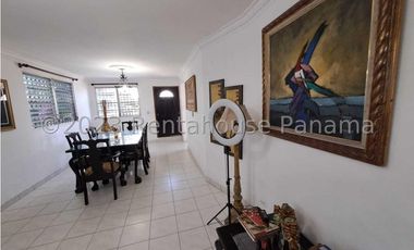 Venta de Casa en Altos de Panama  24-43