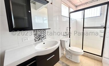 Venta de Casa en Altos de Panama 23-9223