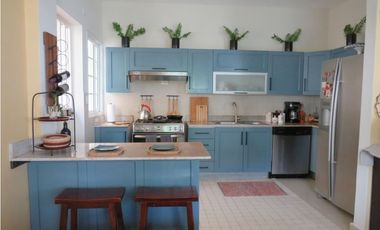Venta de Casa en Altos de Panama  23-1----