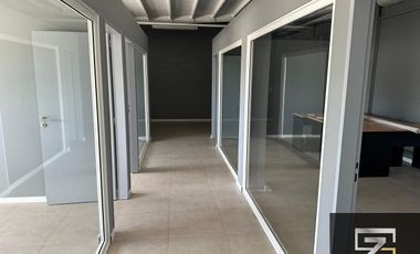 Nave en alquiler ubicada en Polo Industrial Spegazzini